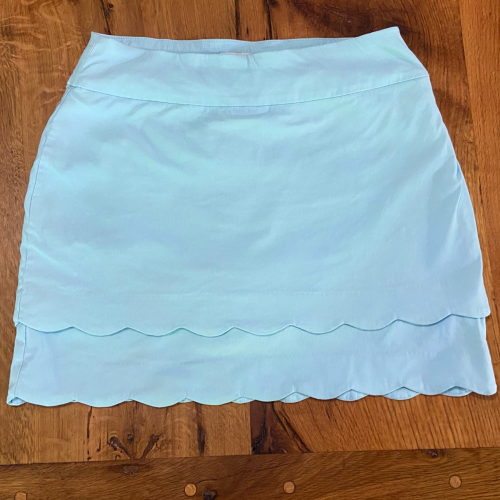 Crown & Ivy Classic, Chic, Comfy, Stretch Light Blue Scalloped Hem Skort, Size 6